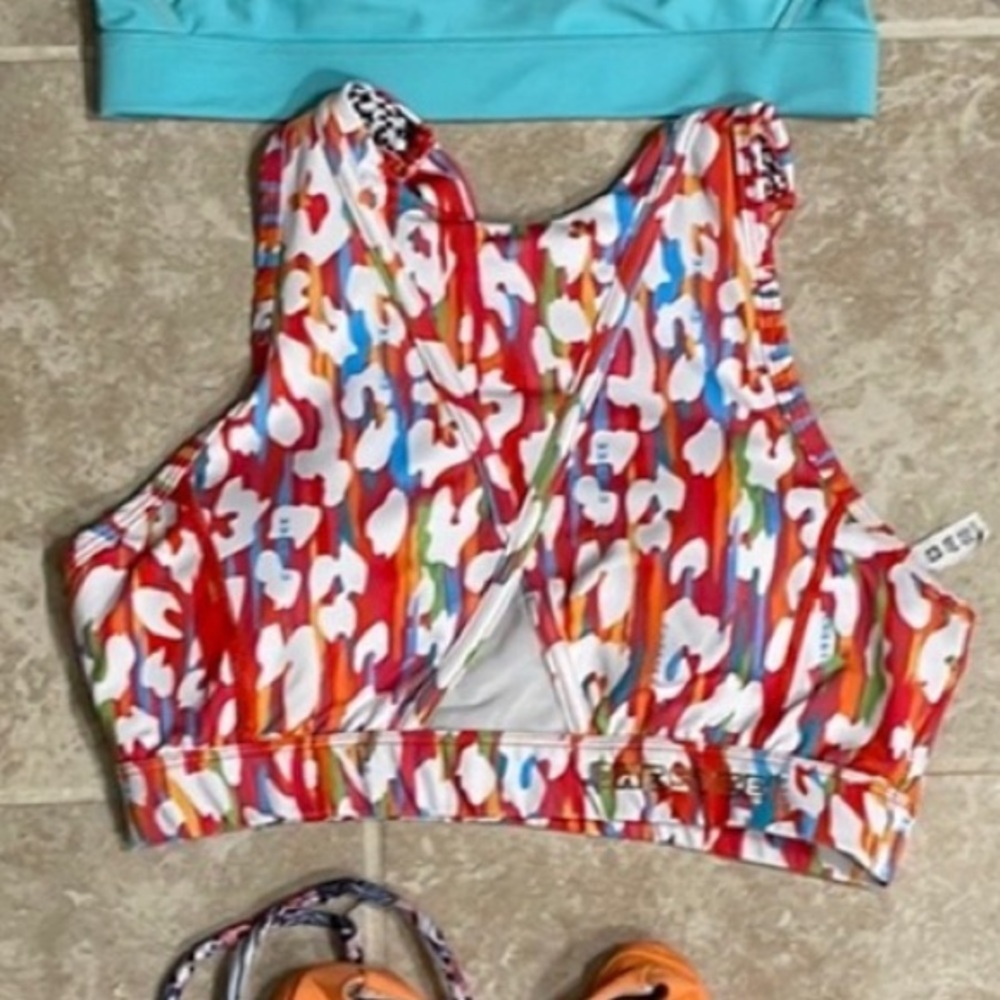 Chestee sports bra